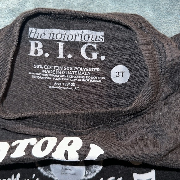 The Notorious B. I. G. 3T black and white short sleeved shirt 💕 - Picture 2 of 3